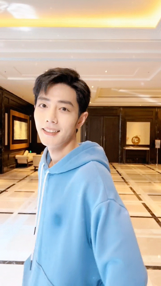 桃桃的一组生图,肖战的眼睛真好看,灵气逼人鲜花与少年绝配