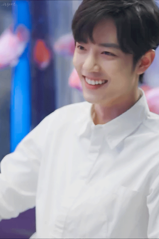 桃桃的一组生图,肖战的眼睛真好看,灵气逼人鲜花与少年绝配