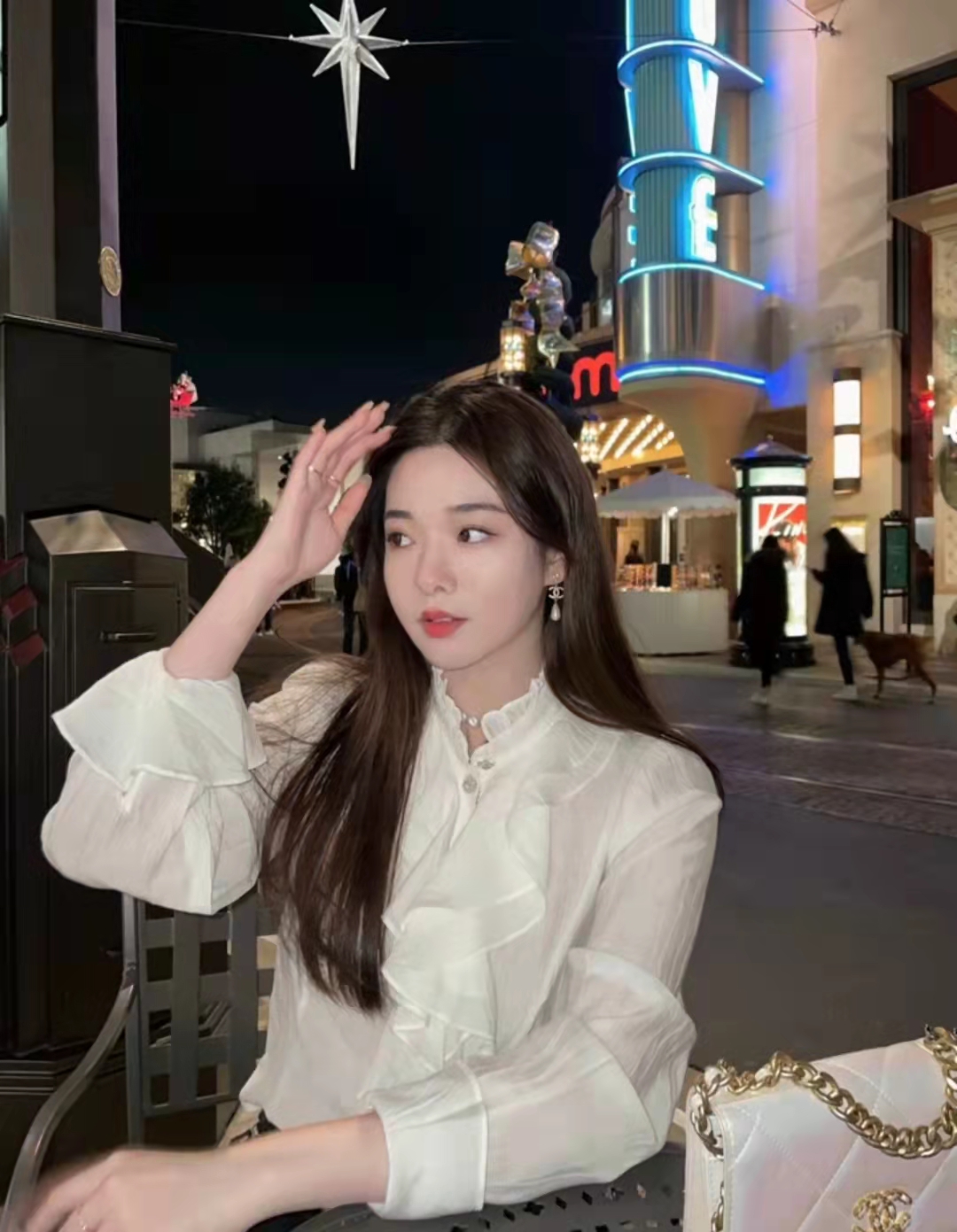 浙江一名女孩火了，从国外回北大读书，生活照曝光，颜值不低