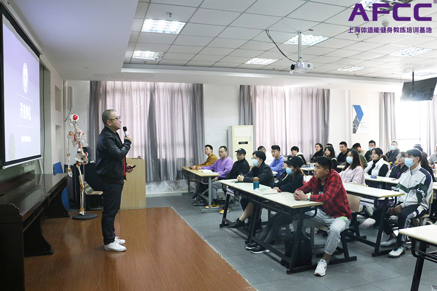 私人教练培训班多少钱呢？