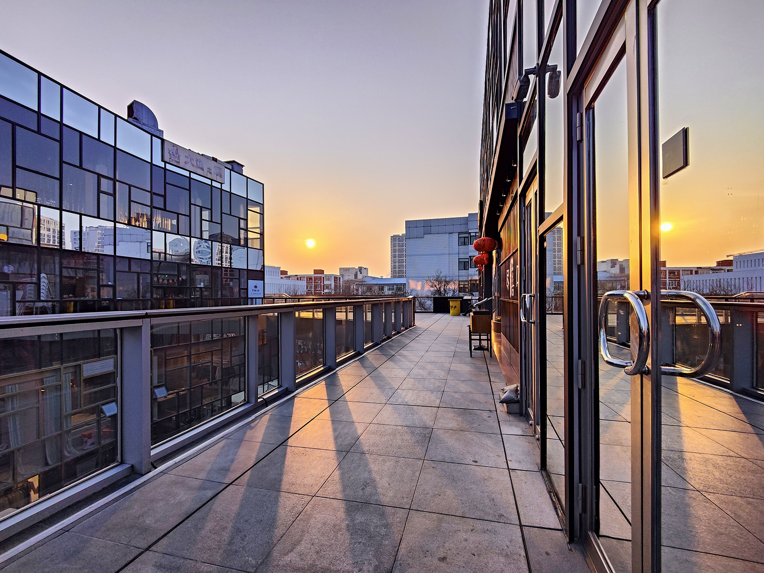 “冒险”投入值不值？OPPO Find X5 Pro首发评测，视频能力是重头戏