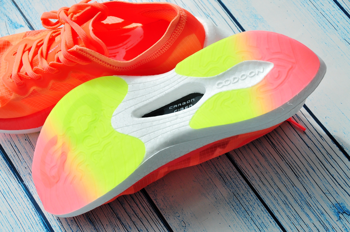 鞋子230是多少码(咕咚全掌碳板跑鞋42k) - 青木春