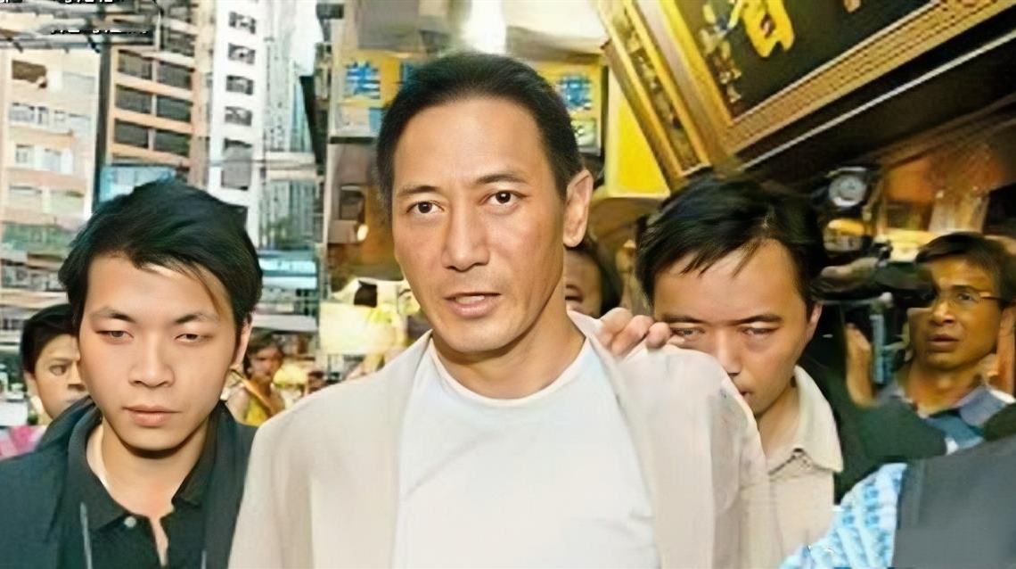 从底层警员到总华探长