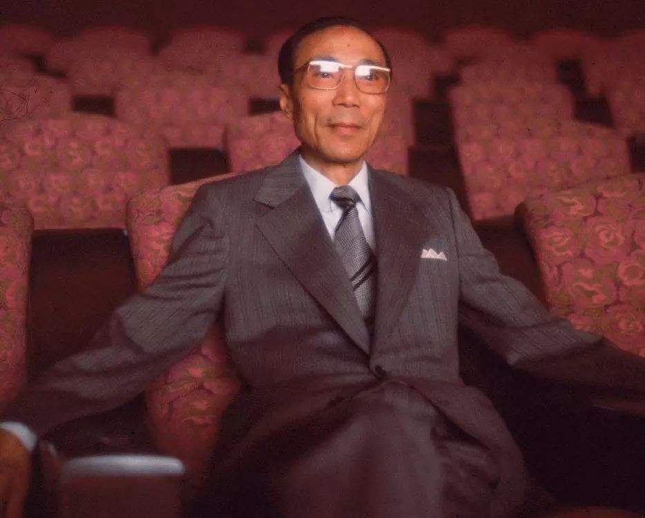 邵逸夫成电影大亨后，担心过不了66岁大关，打造两副小棺材辟邪