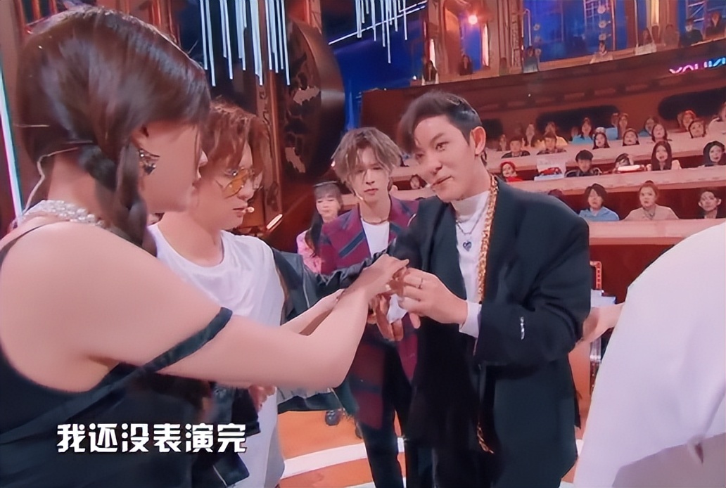 当年明明是顶流，怎么糊成这样了？