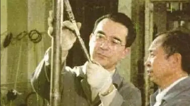 66年前高考成绩接近满分，却被清华北大拒收的混血男孩，后来怎样