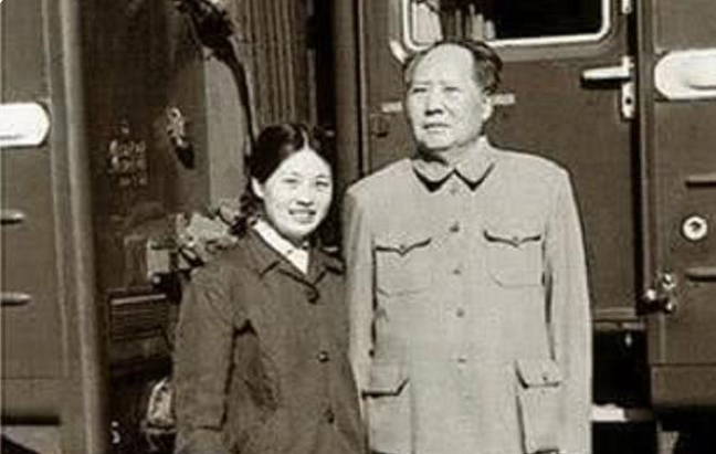 1972年，张玉凤生孩子后想辞职，毛主席却写信说：你要早点回来