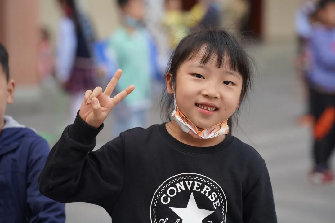 夏花灿烂 定格微笑｜成都高新区中和小学用微笑迎接每一天