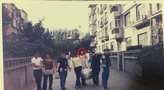 独生女曹茜留学失联17年，父母离世也不回家，怨恨父母控制欲太强