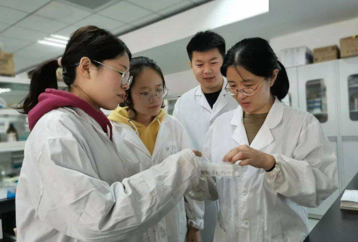 本科生室友称兄道弟，研究生多半是“点头之交”，差距怎么这么大