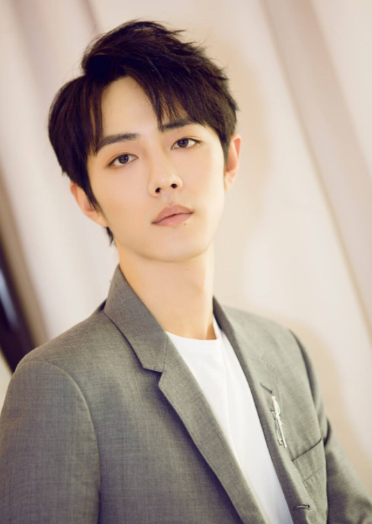 关晓彤获得编制，肖战也开始备考，二人的“第一学历”很吸睛