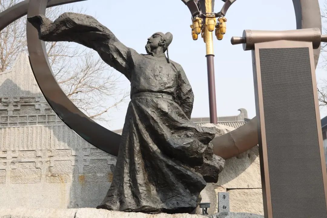 李白看见了自己的仙风道骨因为他们就位列其中诗仙天团的目光大唐群英