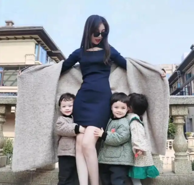 山东女孩李雪珂，24岁年入千万，29岁未婚生仨混血儿：一切靠自己