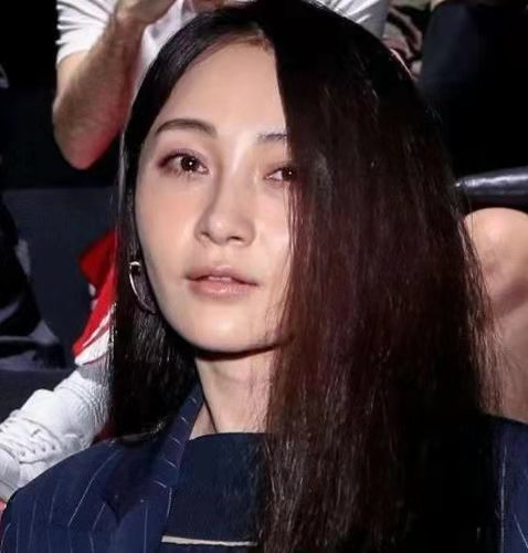 8位私生活混乱的明星，有人当街小便，有人待业在家，星途大毁