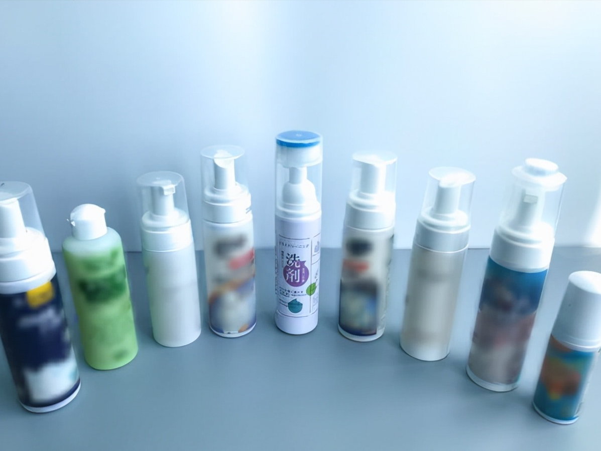 羽绒服脏了？千万别水洗！教你正确的做法，轻轻一擦，就干干净净