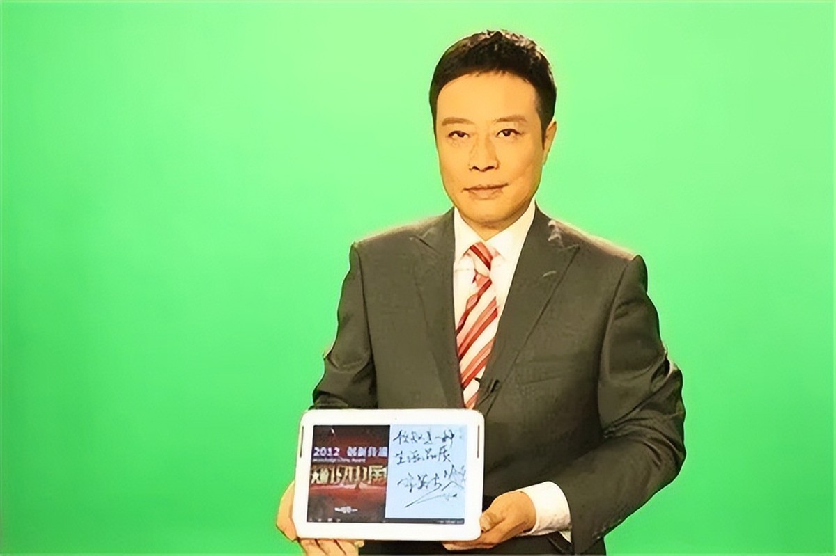 宋英杰妻子美丽能干，一双儿女呆萌可爱，一家四口羡煞旁人