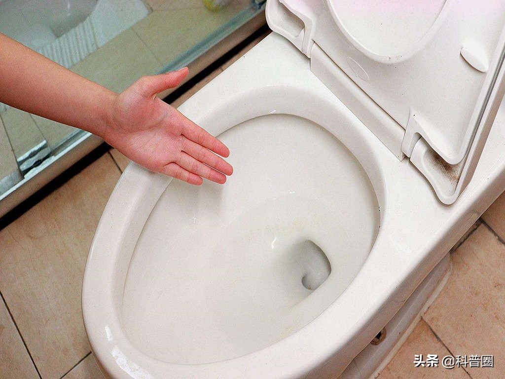 沖馬桶，蓋？還是不蓋？別糾結了，央視的一個實驗告訴你真相