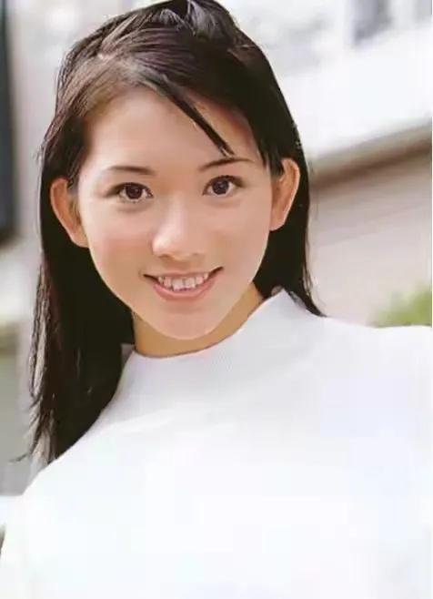 “性感女人”林志玲：“一脱成名”惹争议，马踏胸部吓死人，揪心