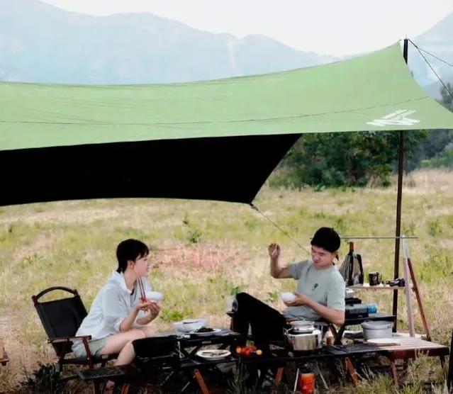 把明星夫妇扔进山里，让他们自生自灭，这种节目会走红吗？