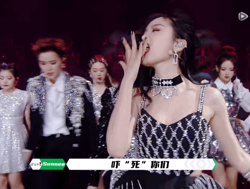 万茜嘟嘴，热巴、吴宣仪眨眼，女星油起来和男星简直不相上下