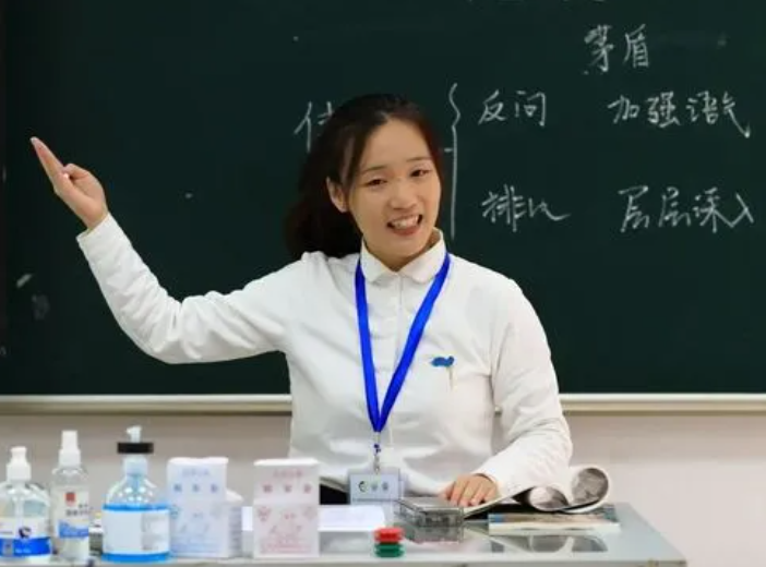 2022高考将近，女学生应该学师范还是学护理？区别不是一星半点