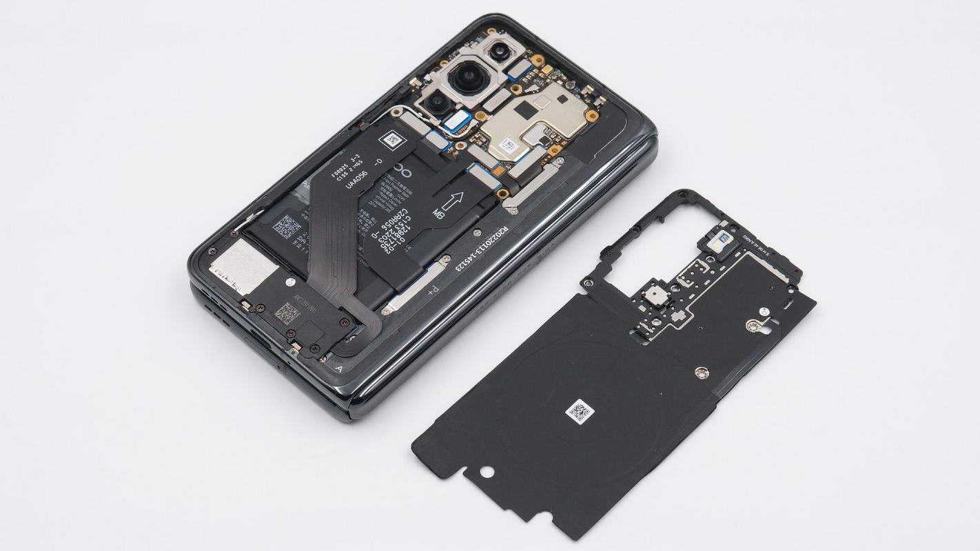 内置国产电荷泵芯片支持33w快充,oppo首款折叠屏手机拆解