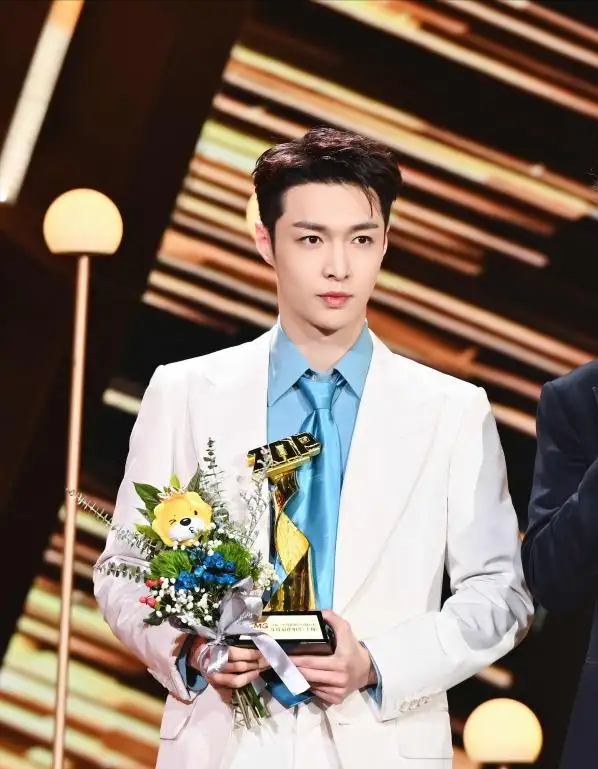 2022上半年男星人气榜前十，肖战上榜，王俊凯只能排第四