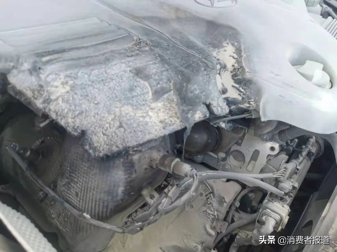 奔驰车发动机零部件高温引发火灾，4S店称与质量问题无关