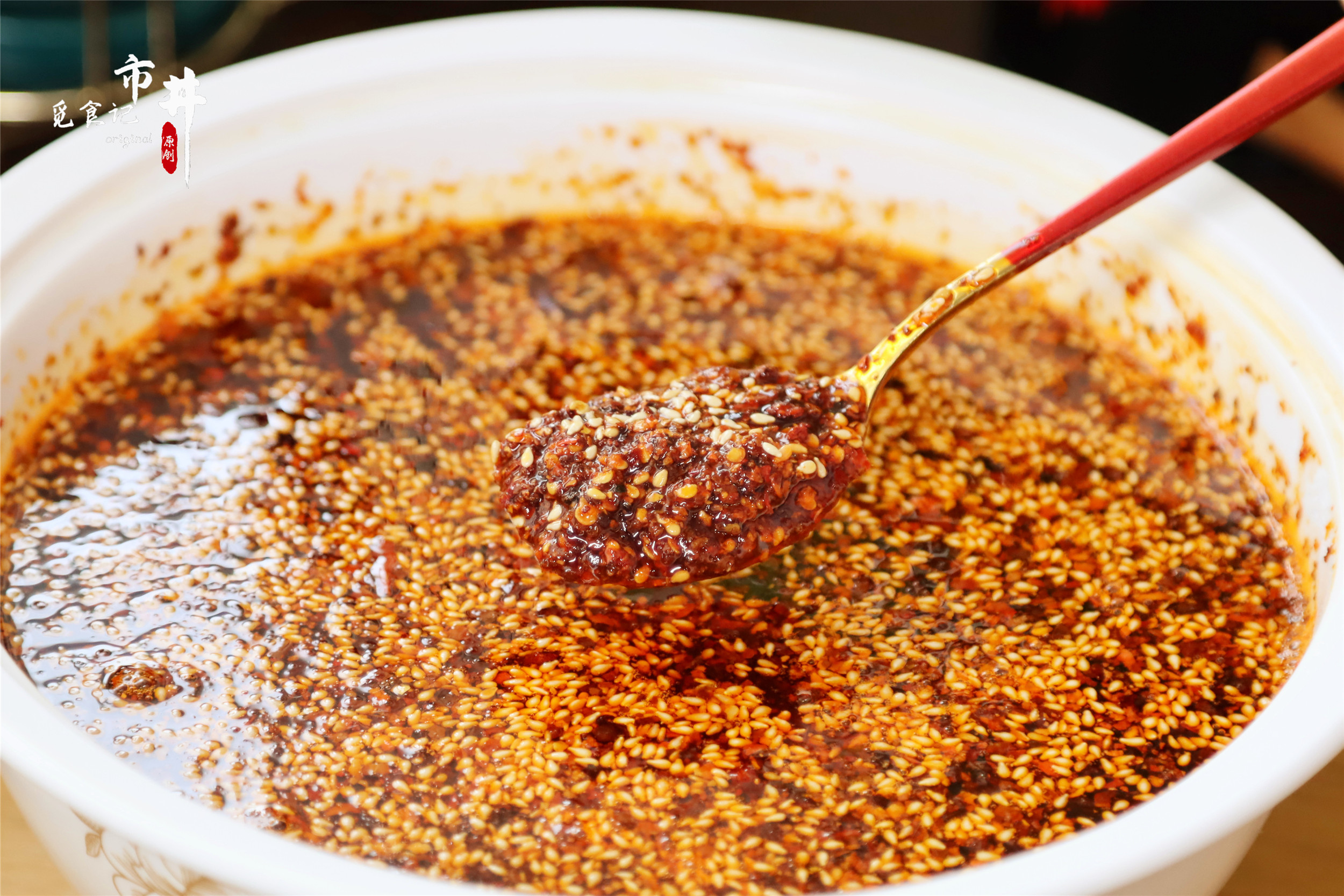 这才是油泼辣子的正确做法,辣椒油红亮香辣味道正,配方记得收藏