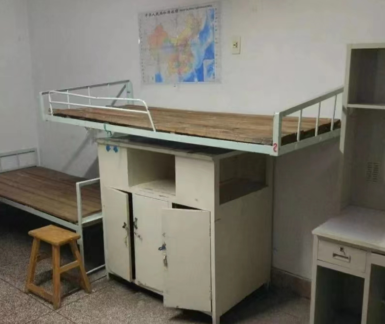 为了迎接新生，各大院校晒研究生宿舍环境，仿佛挣扎在贫困线上