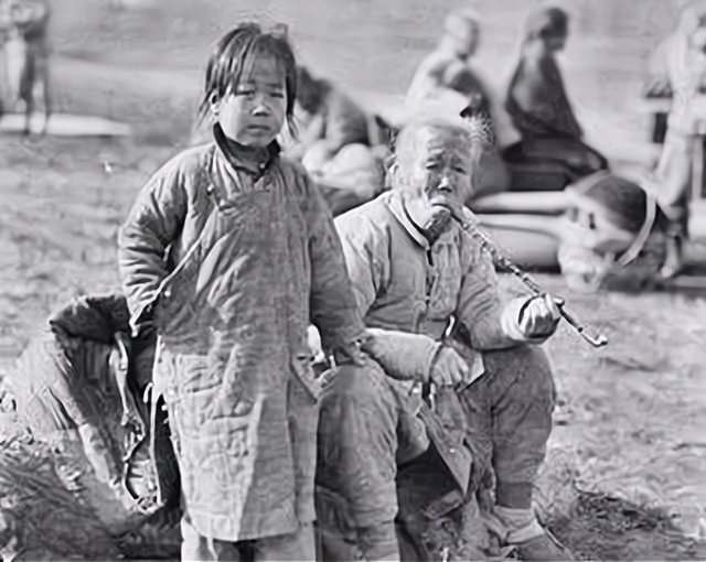 23岁巾帼女英雄，拯救群众不幸被抓，惨遭日军掏心“一尸两命”