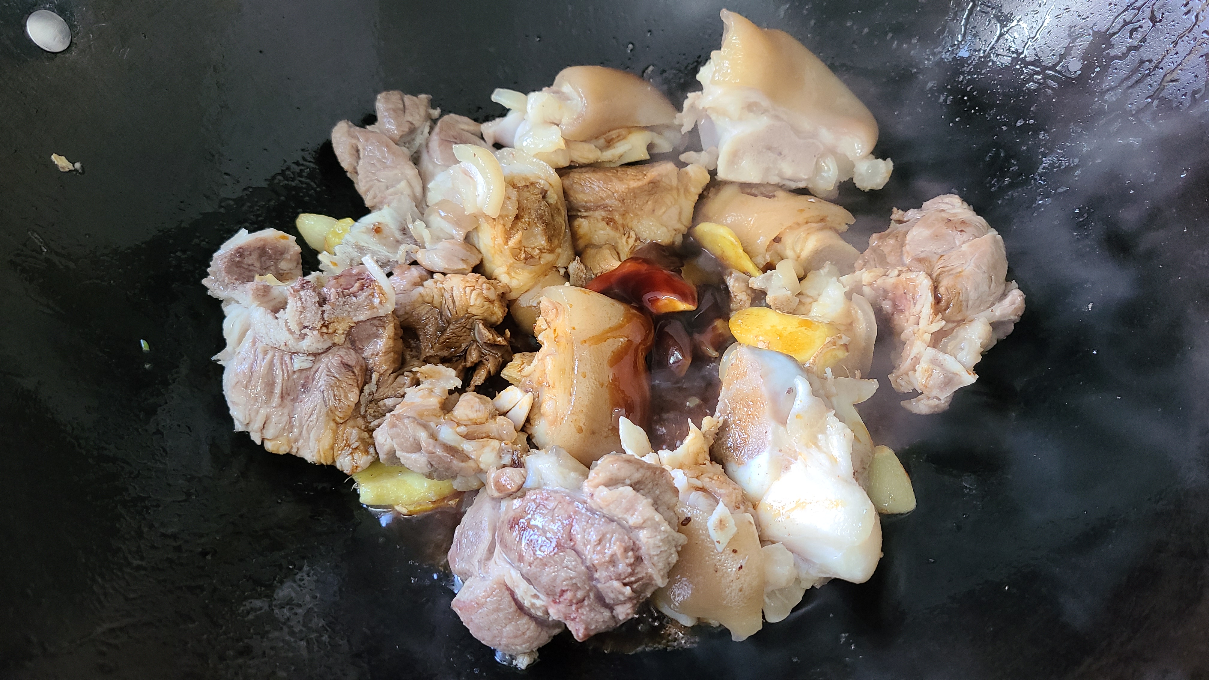 广东老厨师教的话梅猪脚，出了名的一道菜，肉烂味浓真好吃