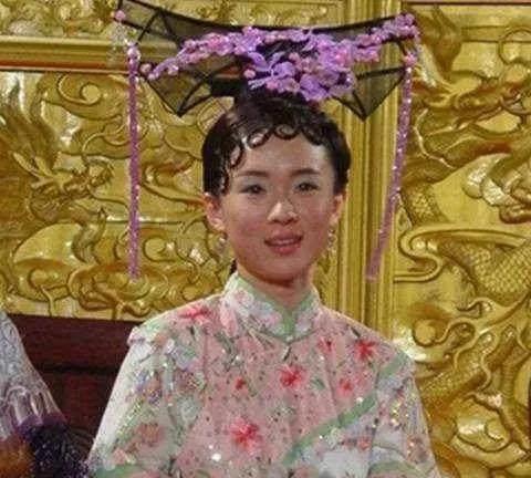 明明是绝色，怎么拍出这么丑的照片，妆容难看，用的是丑颜相机吗