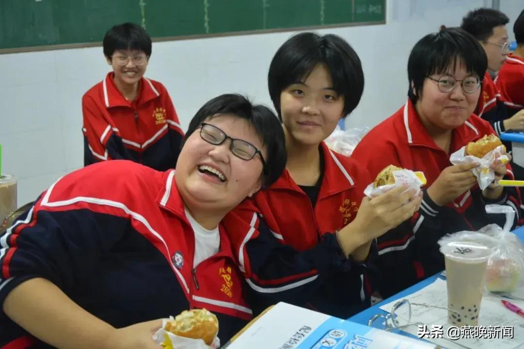 衡水枣强中学校园美食情暖莘莘学子(图3)