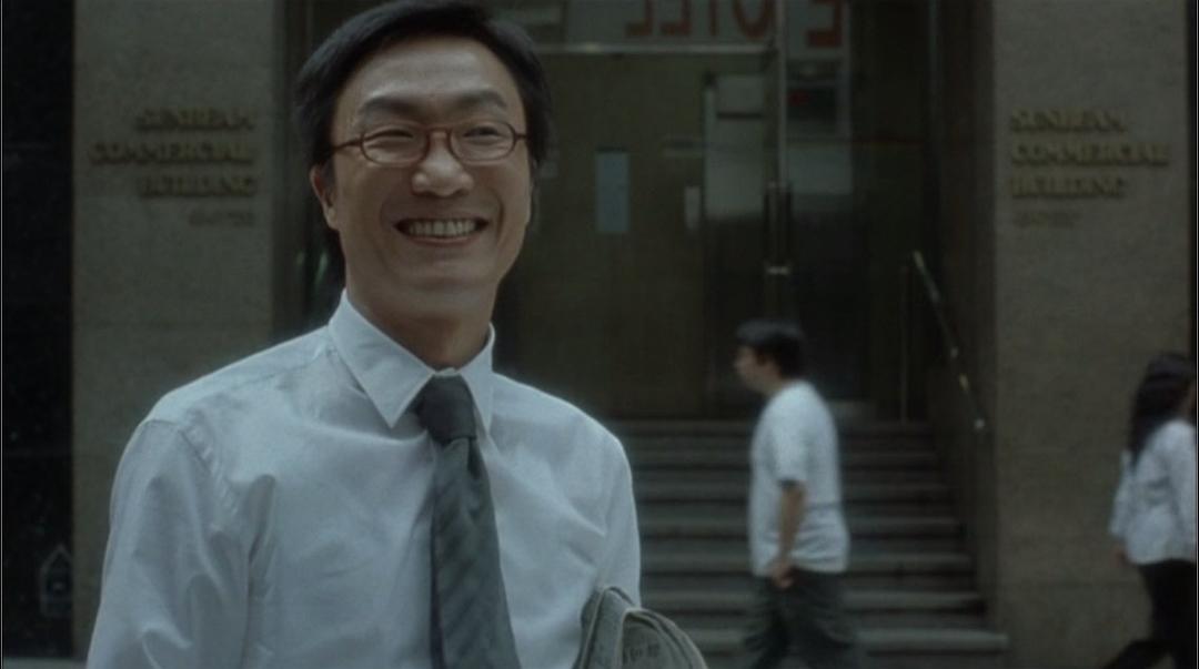 摘皇家警徽，无误差手表，放5次烟花，8部细节拉满的回归题材电影