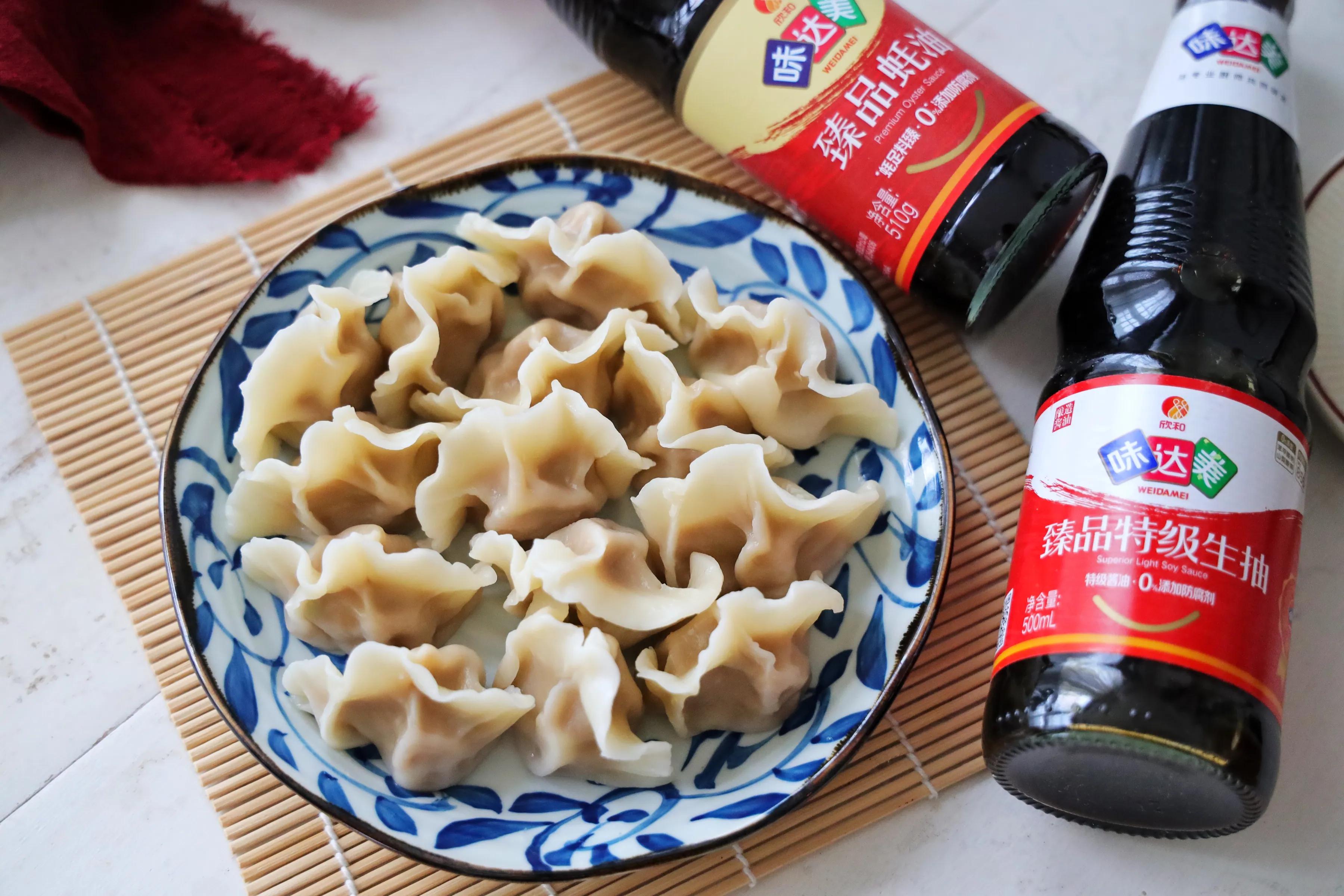 冬至要吃饺子，试试猪肉大葱饺子吧，看着非常精致，吃起来超香