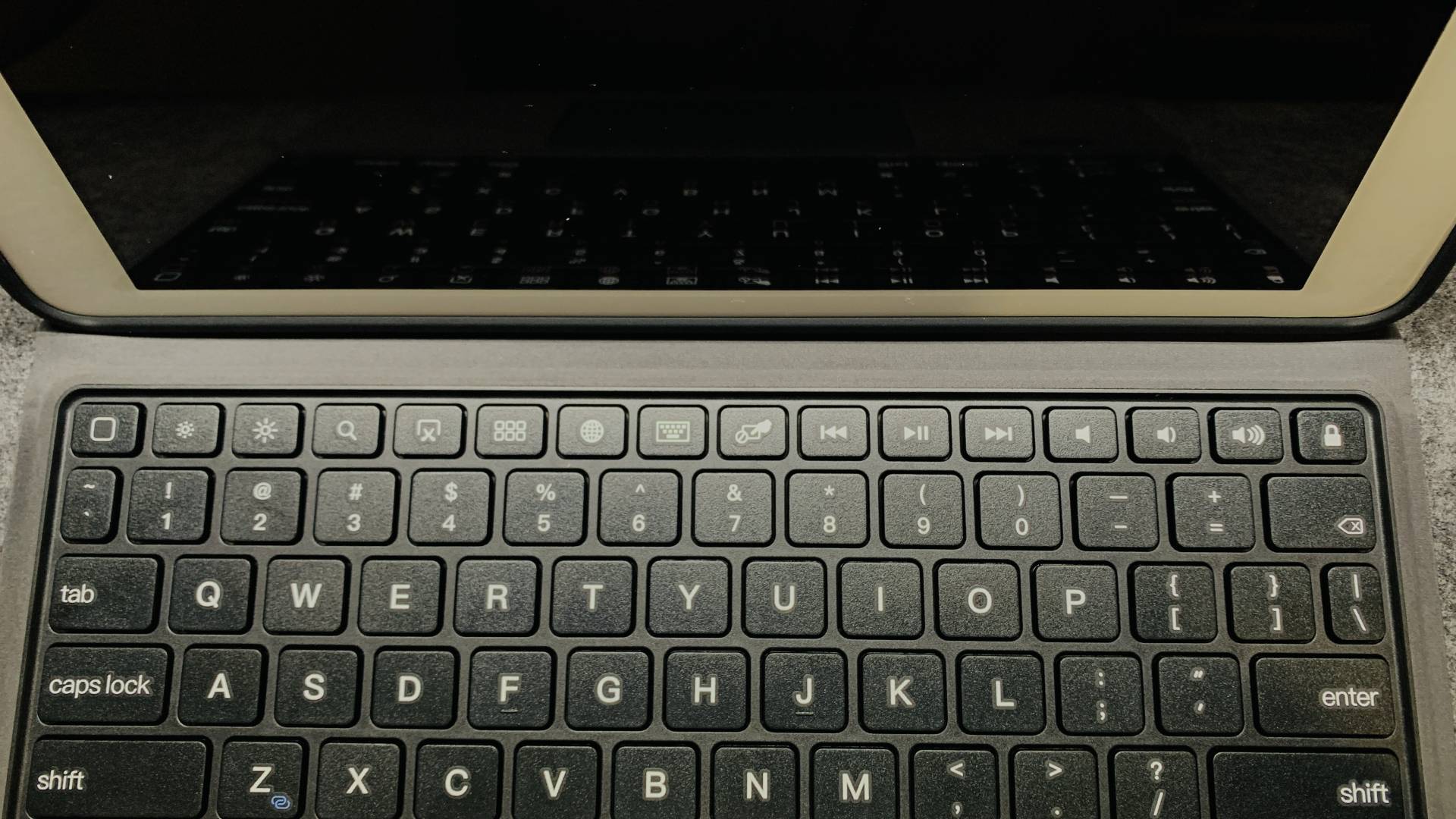 让你的i Pad秒变生产力工具—雷柏XK300无线蓝牙键盘