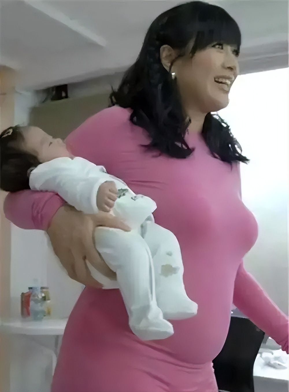 “一胖毁所有”的7位女星，怀孕前是窈窕淑女，怀孕后涨到190斤