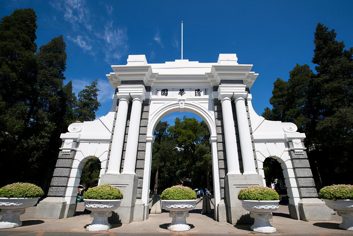 清华大学新任校长引热议，与老校长相比，两者有许多共同点