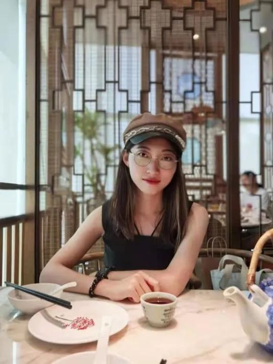 出身军人家庭，她是985学霸，本科负责政府标书整改，现已入职央企！