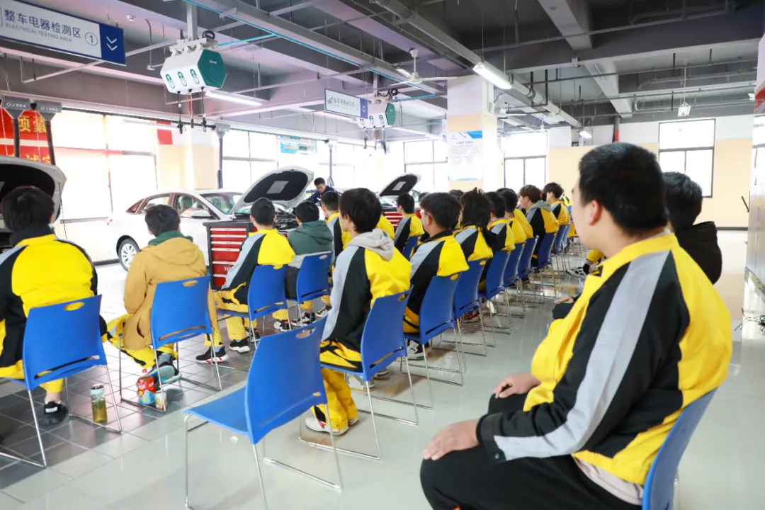 上海万通汽修学校 | 愿你不负所学，期末加油