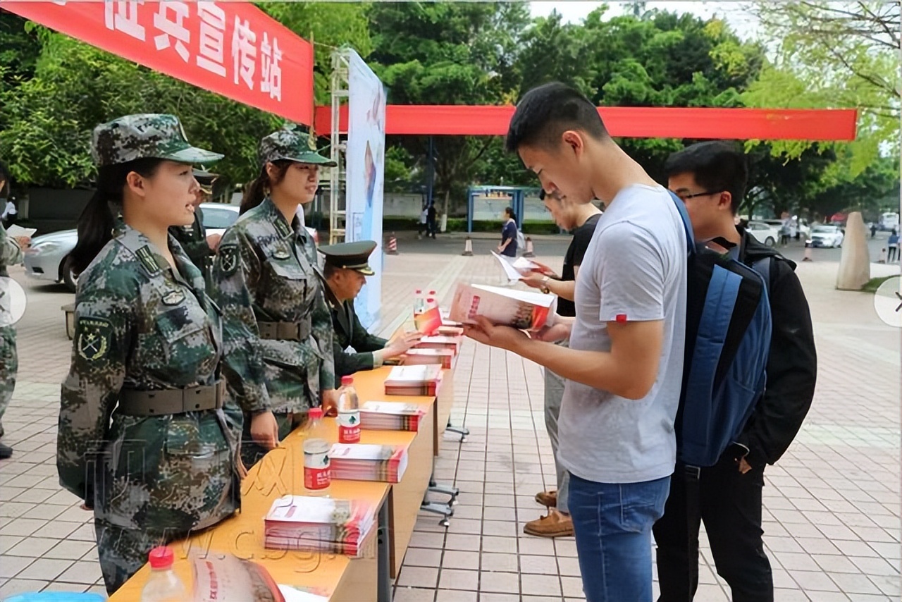 2022征兵传来好消息，达到条件的大学生，有望实现“带编入伍”