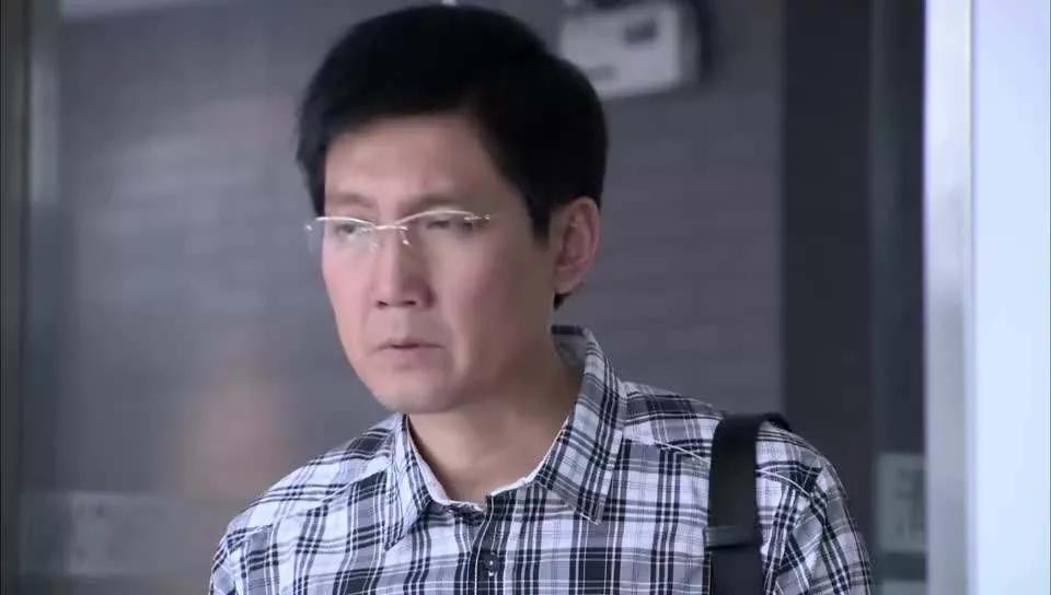 老二何平昨日去世，年仅51岁，剧中的老婆和小三现在咋样了