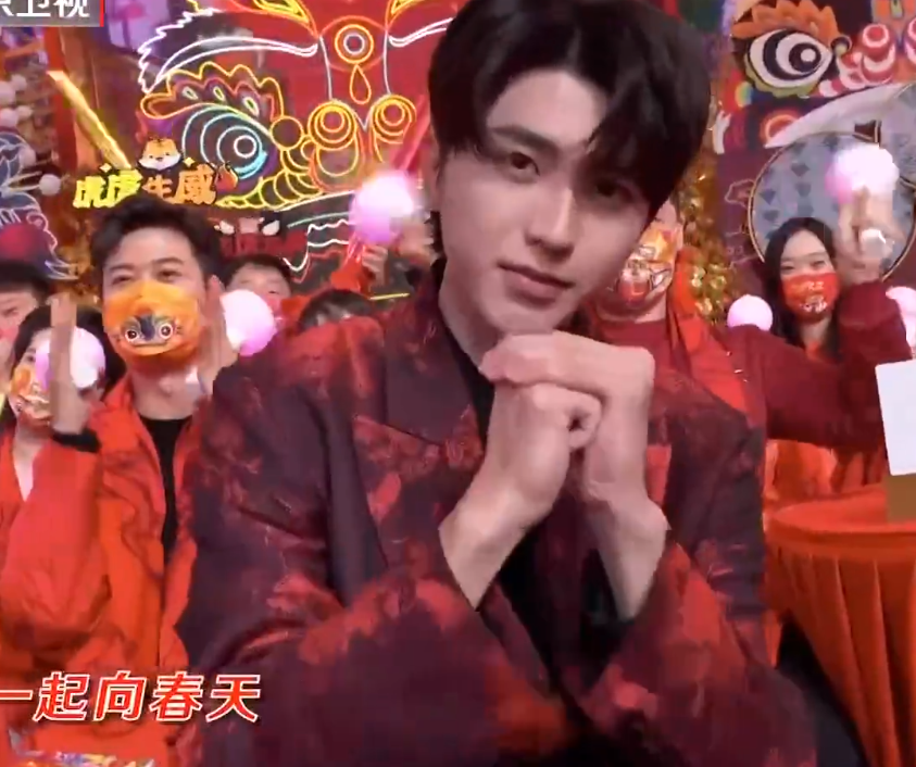 baby离婚后首次公开亮相,登上卫视春晚,事业心强挑战做主持人