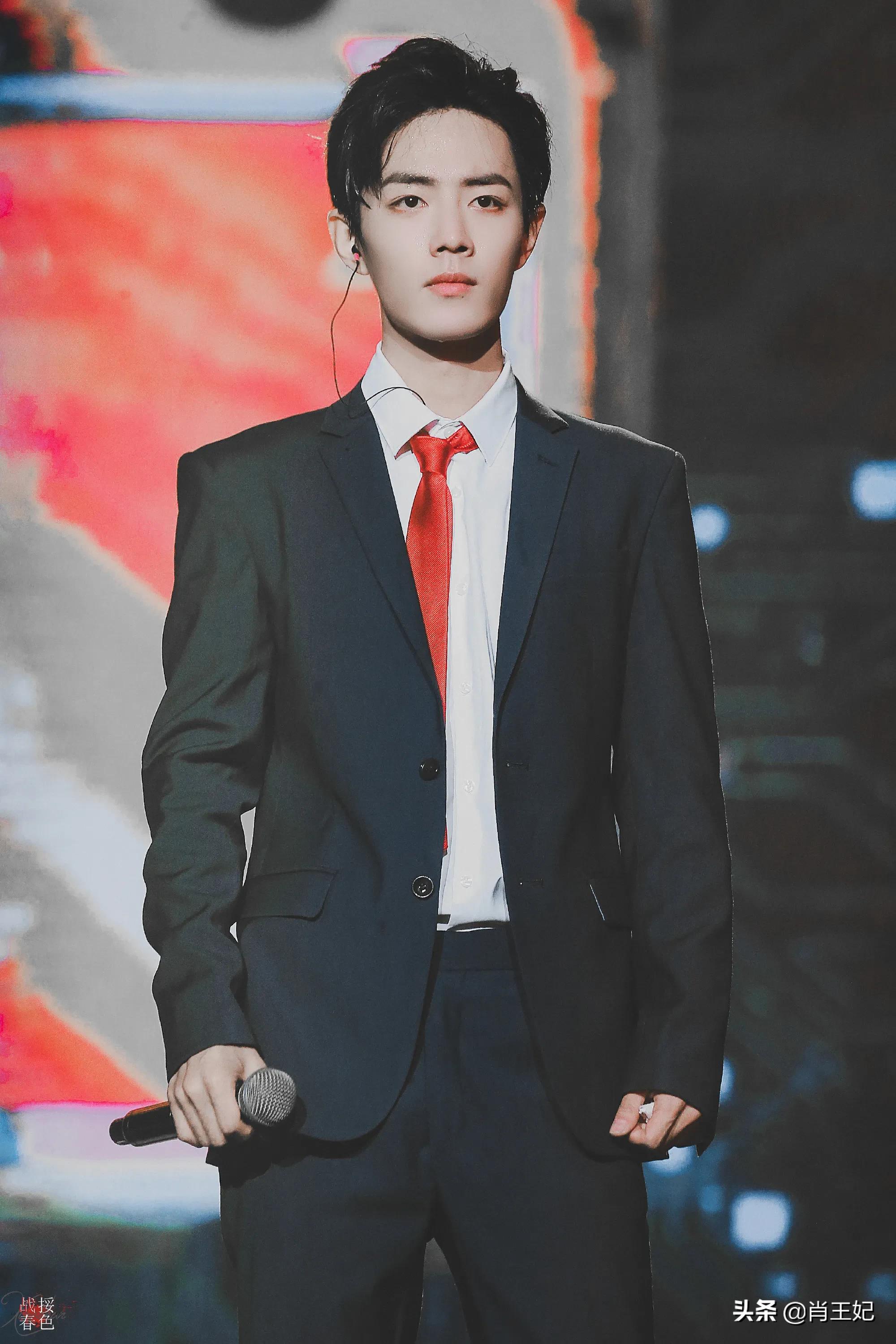 桃桃的一组生图,肖战的眼睛真好看,灵气逼人鲜花与少年绝配