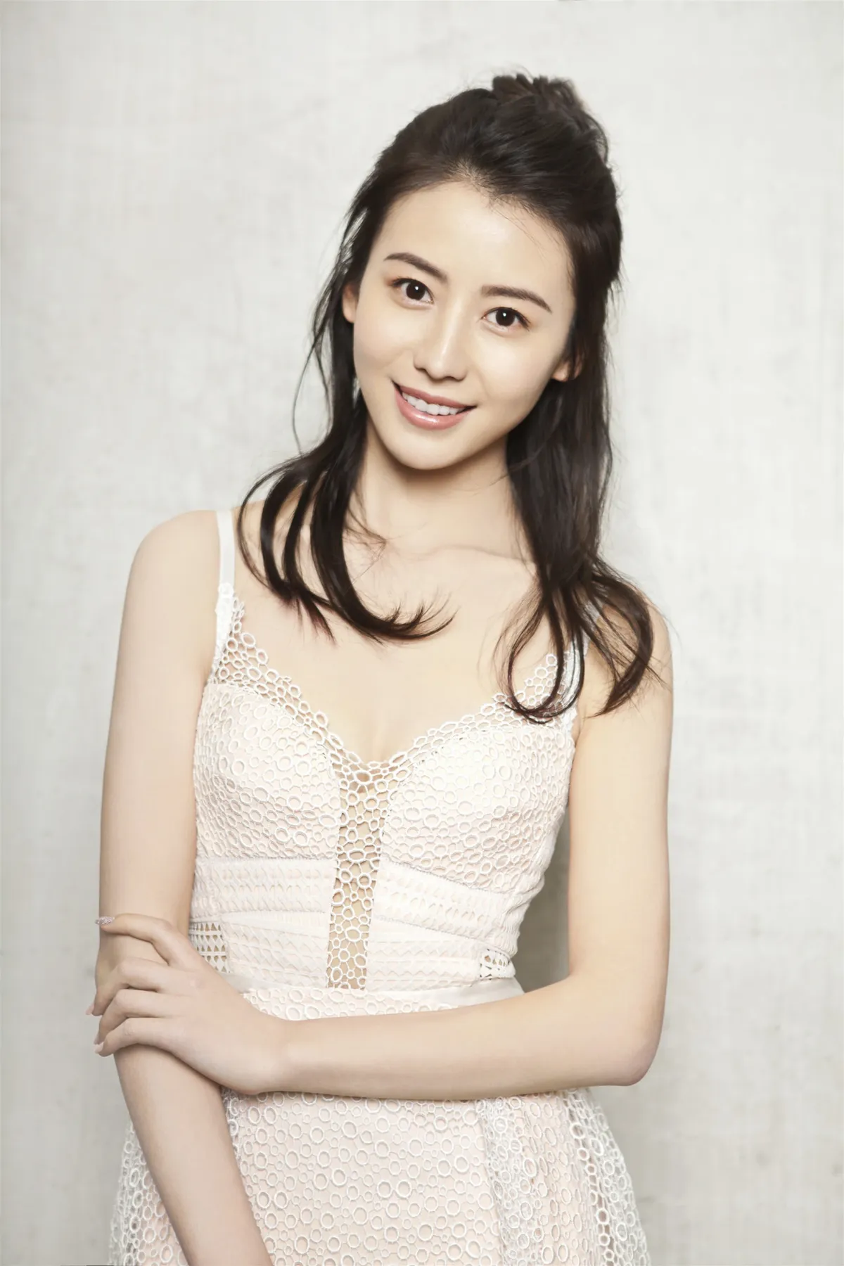 “天山”出大美人,10位新疆女明星,个个盘正条顺,美得各有千秋