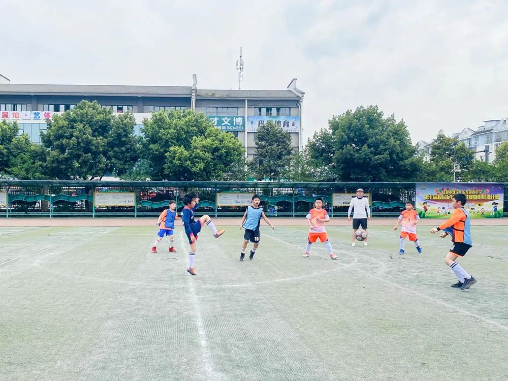 双流区迎春小学举行第七届校园足球班级联赛暨啦啦操比赛颁奖仪式