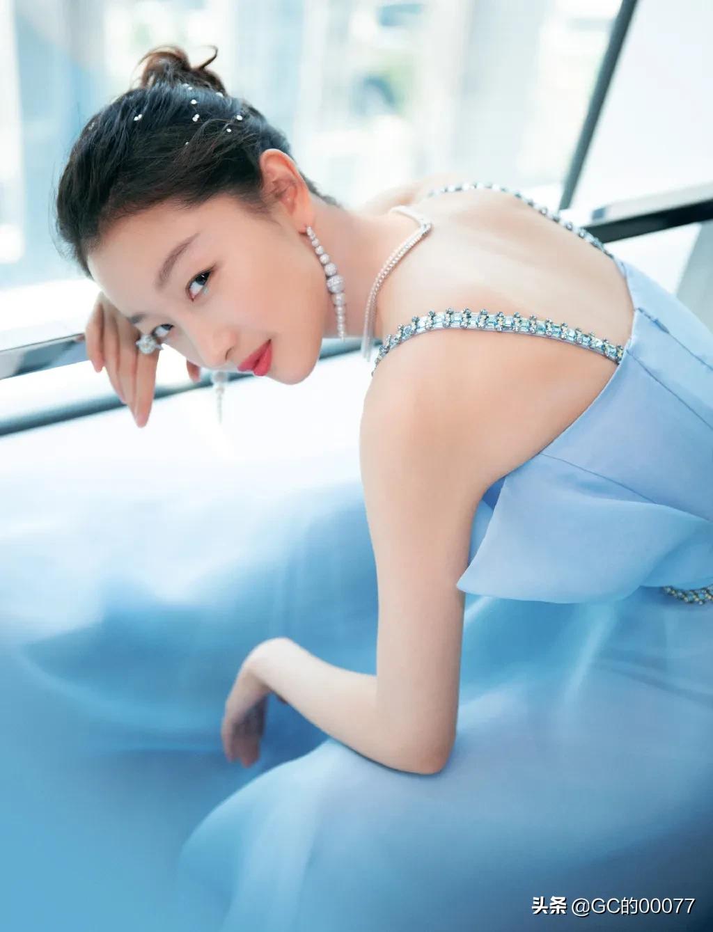 明星图片周冬雨