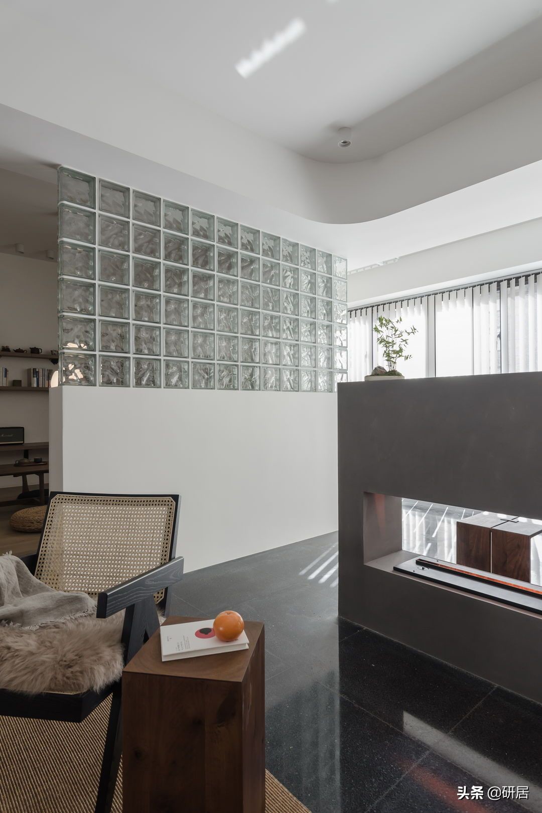 70后大叔的新家，不要门框和踢脚线，全屋化繁为简，氛围清净自然