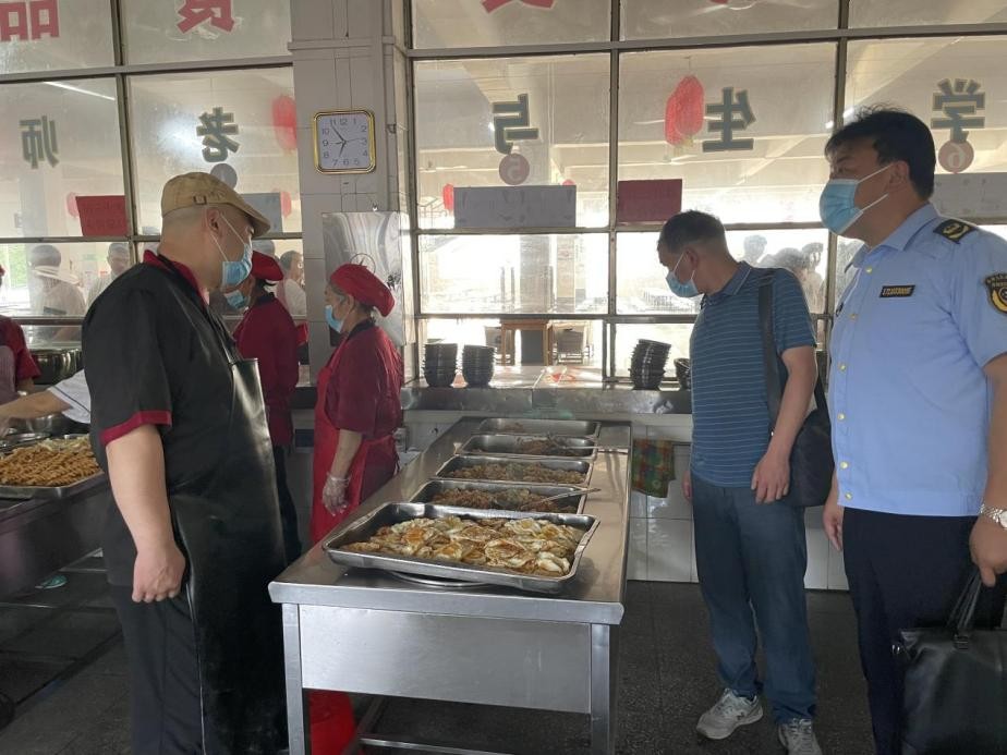 嚴把“五關”赤壁市市場監管理局開展中高考食品經營單位安全督查